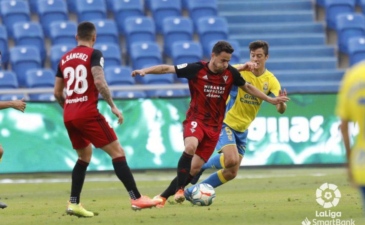 LaLiga Smartbank: Un gol de penalti acaba con las ilusiones de play off del Mirandés