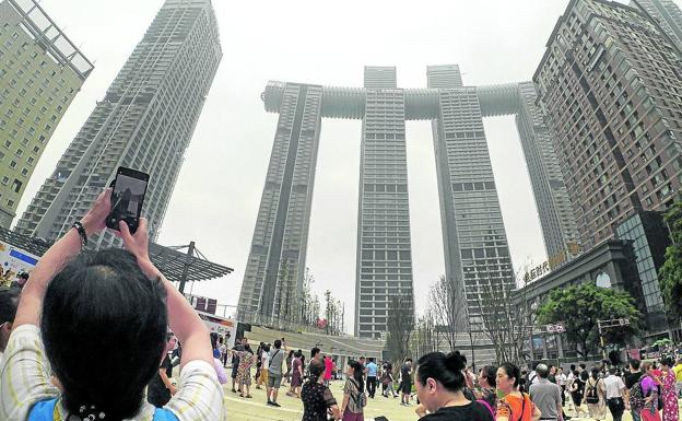 Imagen del Raffles City en Chongqing, un complejo de ocho edificios.