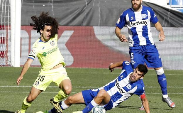 El Alavés arranca un valioso empate ante un inconformista Getafe