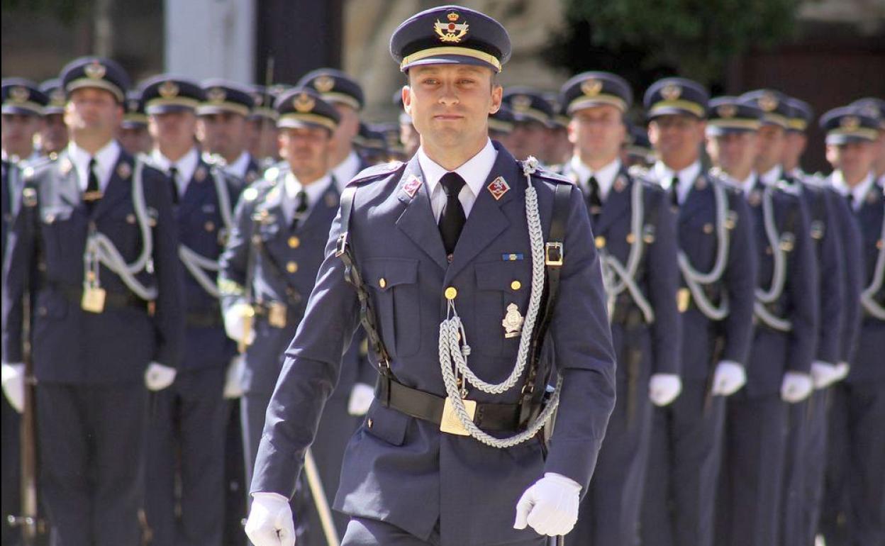 Militares de la ABA durante una entrega de despachos en León.