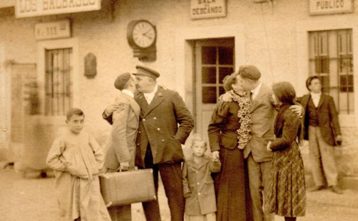 Pradoluengo inaugura una exposición itinerante con las imágenes más insólitas de la provincia