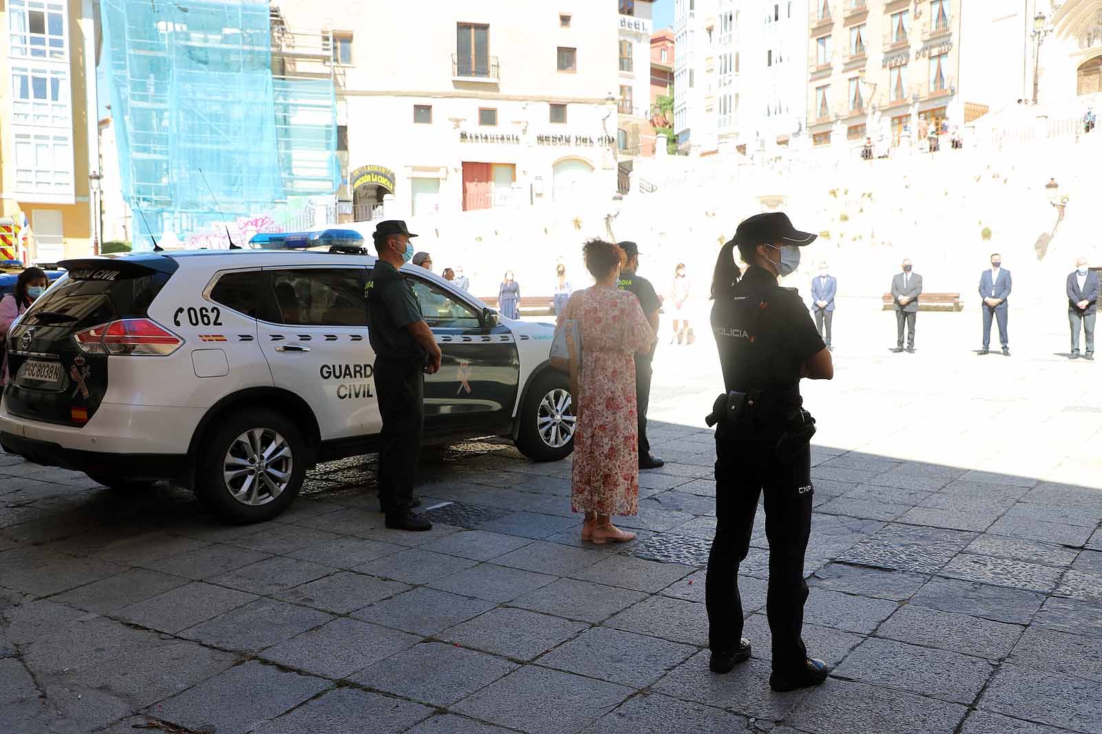 Fotos: Las Federaciones de Hostelería y Comercio homenajean a las víctimas de pandemia