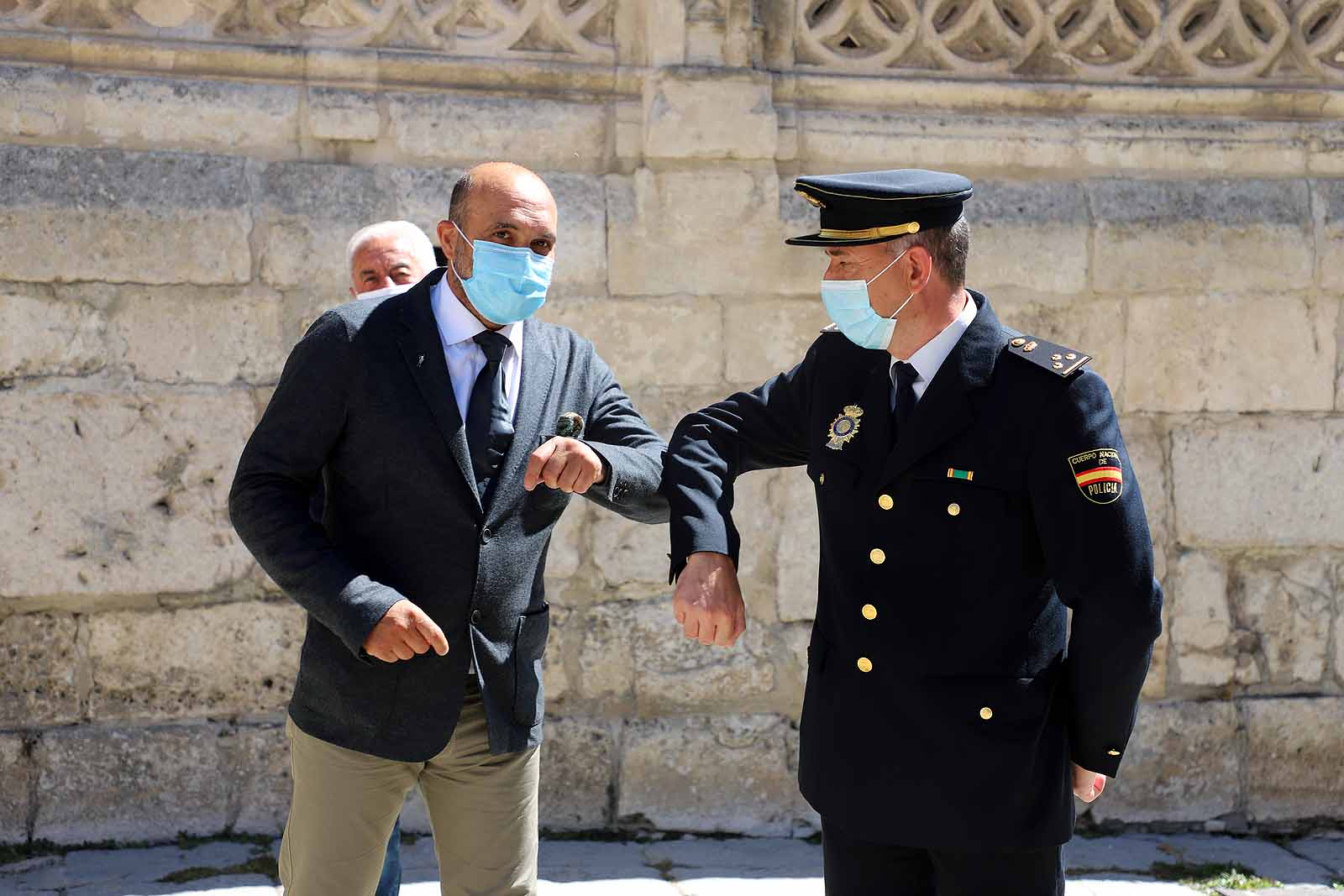 Fotos: Las Federaciones de Hostelería y Comercio homenajean a las víctimas de pandemia