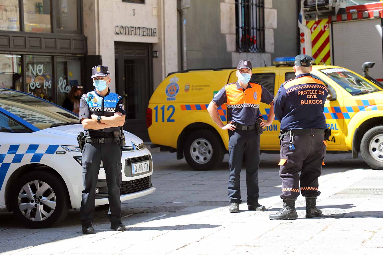 Fotos: Las Federaciones de Hostelería y Comercio homenajean a las víctimas de pandemia