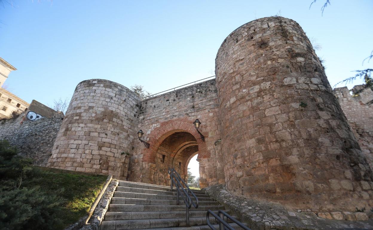 El arco de San Martín es uno de los más antiguos del recinto amurallado y uno de los cinco que aún se conservan. 