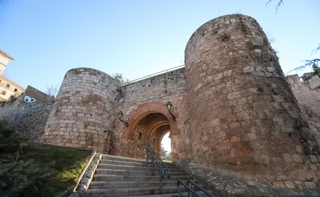 El Ayuntamiento retoma la idea de peatonalizar el arco de San Martín para garantizar su conservación