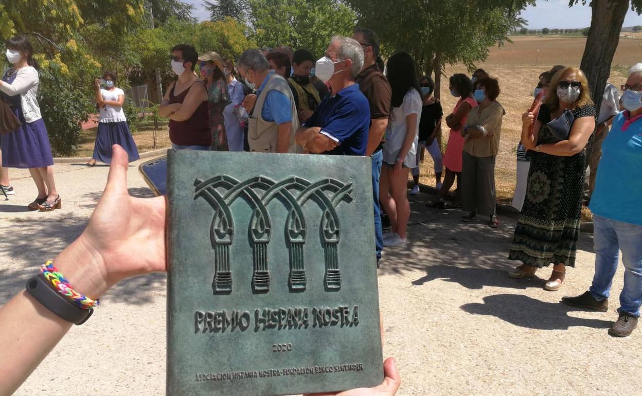 Ribera del Duero: Hispania Nostra entrega a Moradillo la placa que premia la conservación del patrimonio