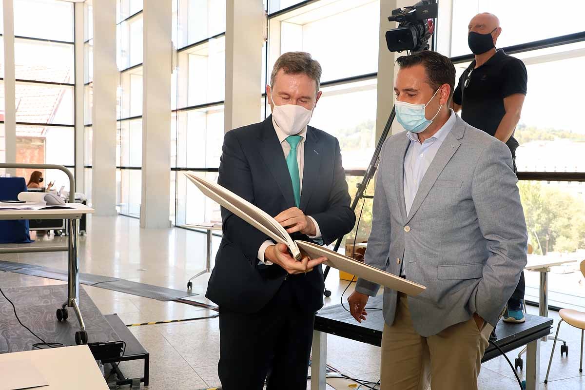 Fotos: Homenaje a Javier Lacalle en su último pleno en Burgos