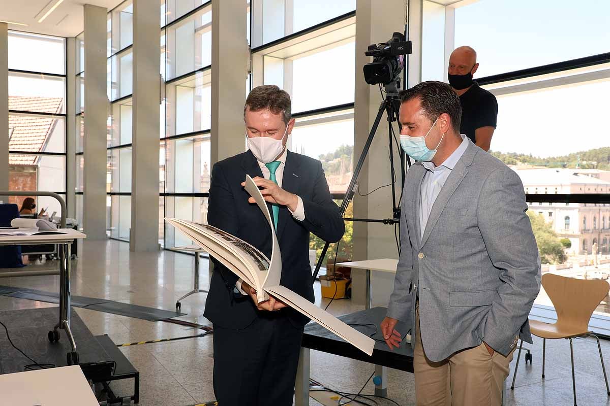 Fotos: Homenaje a Javier Lacalle en su último pleno en Burgos