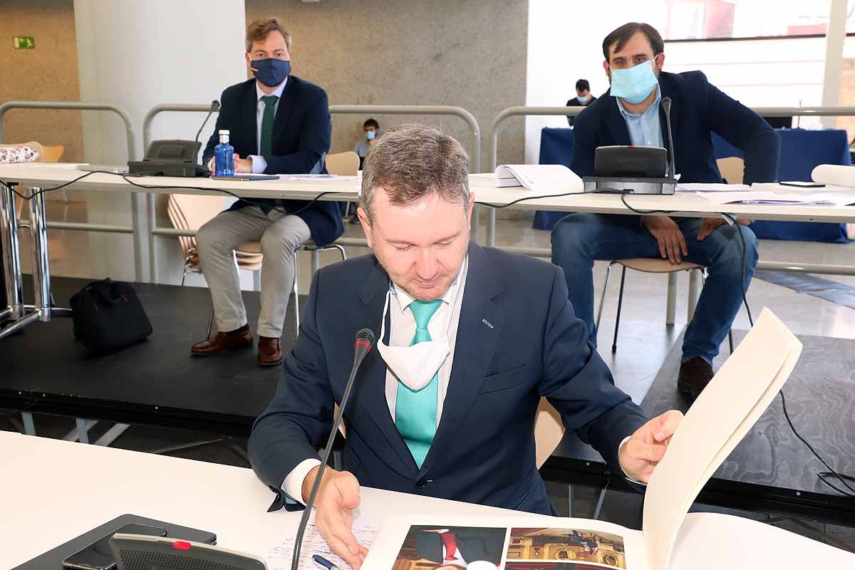 Fotos: Homenaje a Javier Lacalle en su último pleno en Burgos