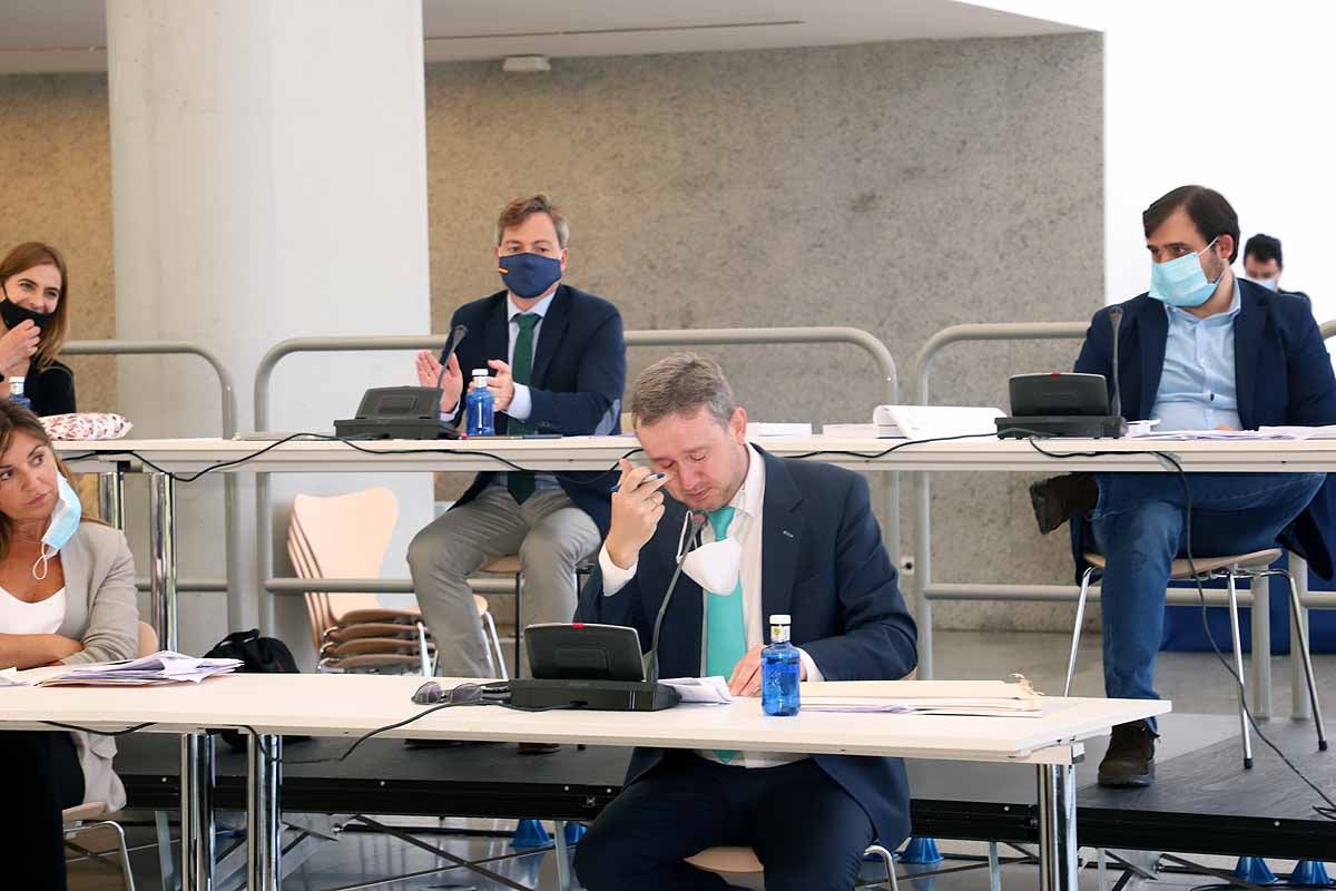 Fotos: Homenaje a Javier Lacalle en su último pleno en Burgos