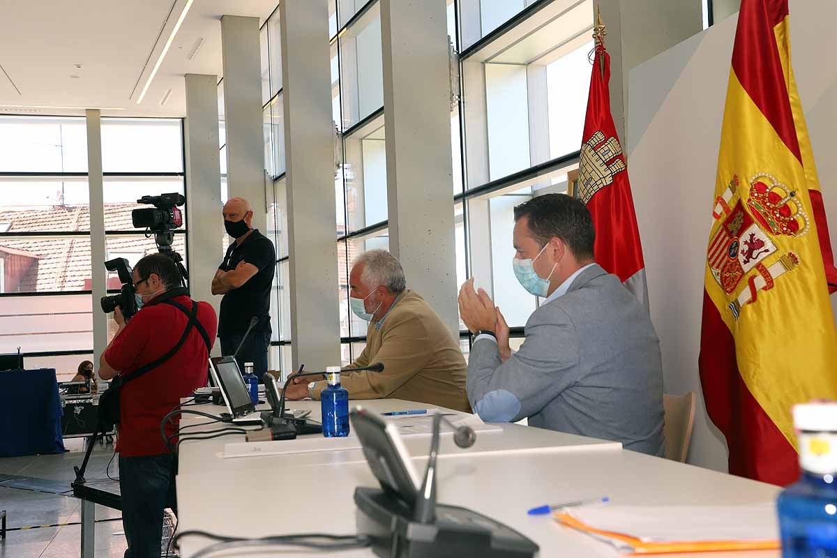 Fotos: Homenaje a Javier Lacalle en su último pleno en Burgos