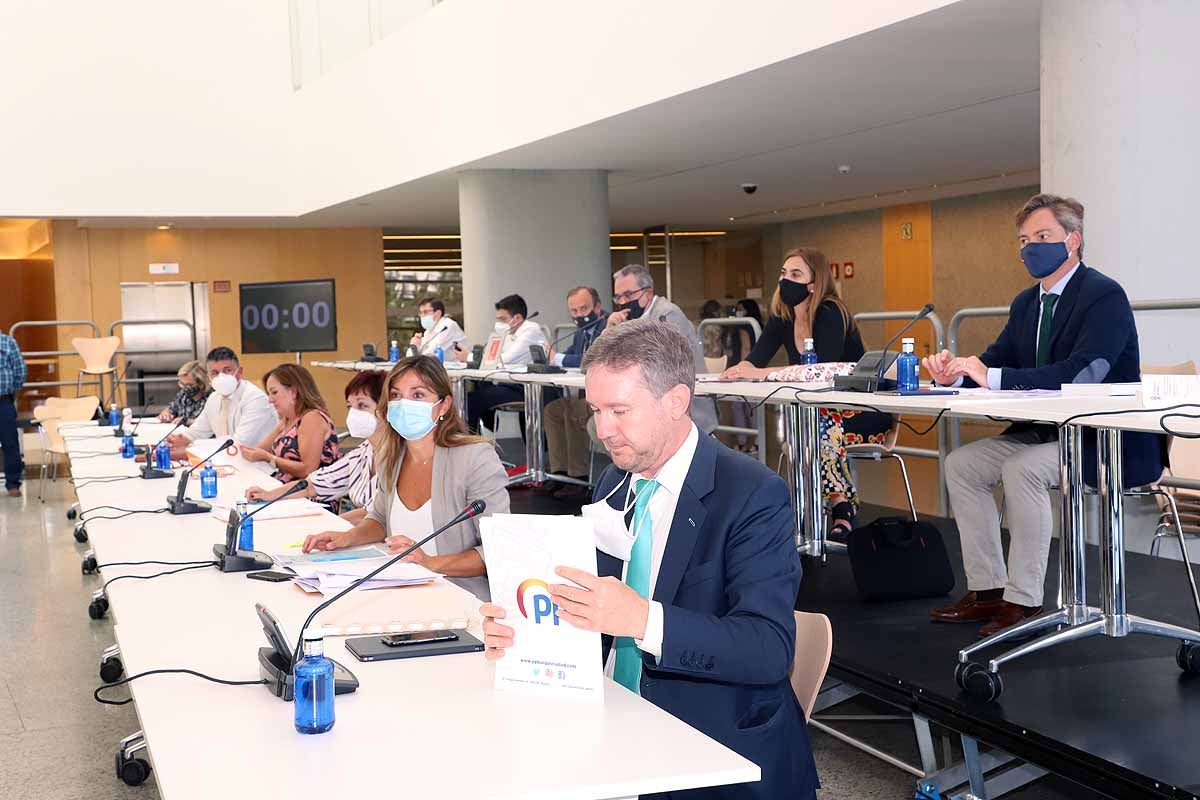 Fotos: Homenaje a Javier Lacalle en su último pleno en Burgos