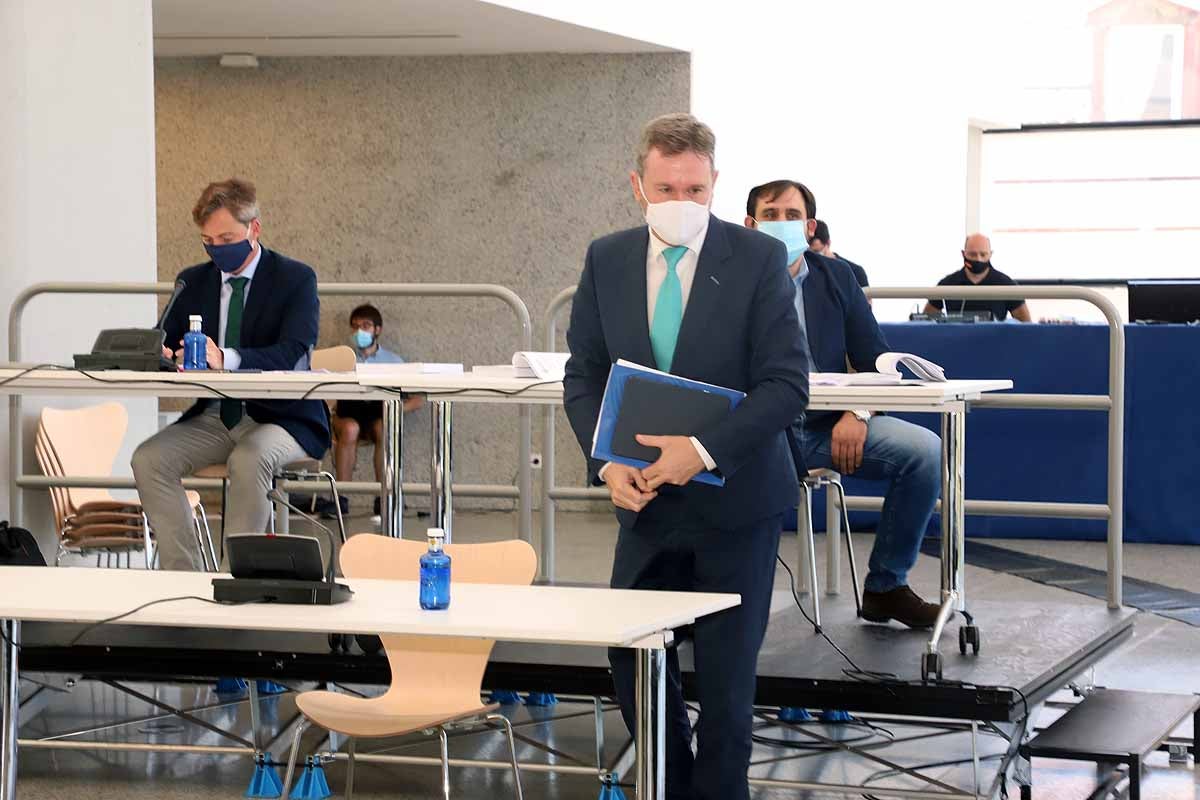 Fotos: Homenaje a Javier Lacalle en su último pleno en Burgos