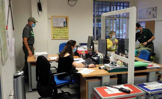 La Central Provincial de Mando prepara un dispositivo para salir a un incendio. 