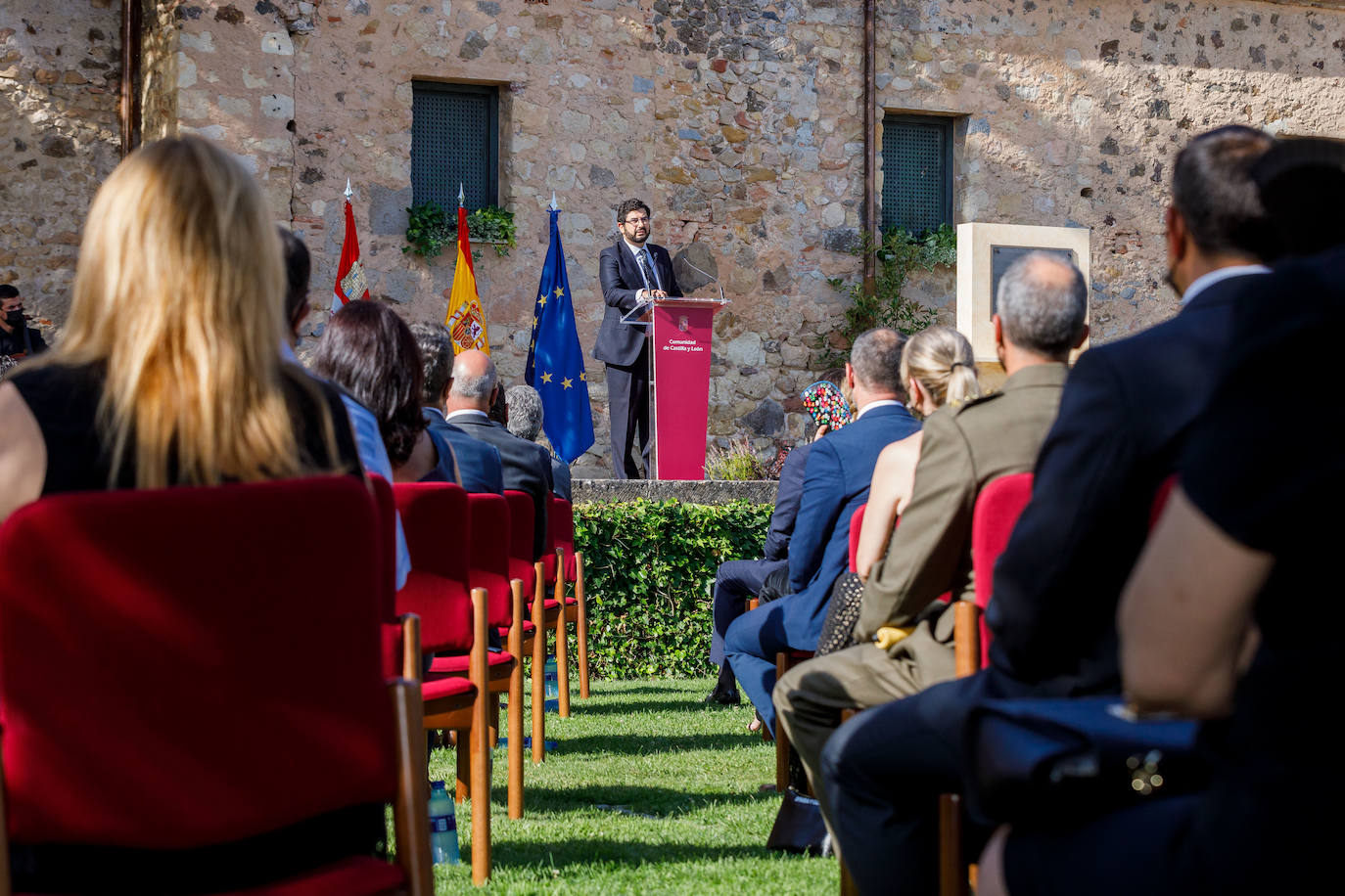 Fotos: Castilla y León rinde homenaje a las víctimas de la covid-19