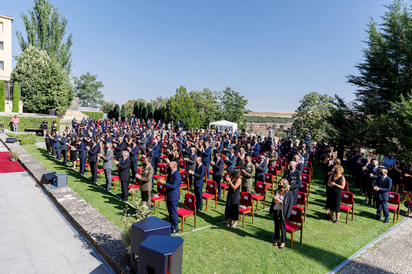 Fotos: Castilla y León rinde homenaje a las víctimas de la covid-19