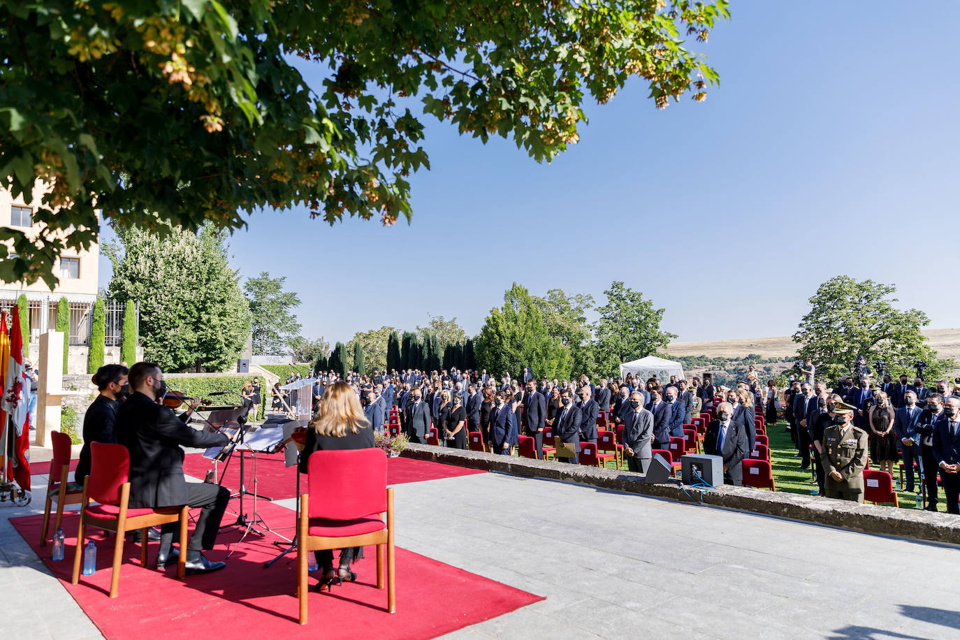 Fotos: Castilla y León rinde homenaje a las víctimas de la covid-19