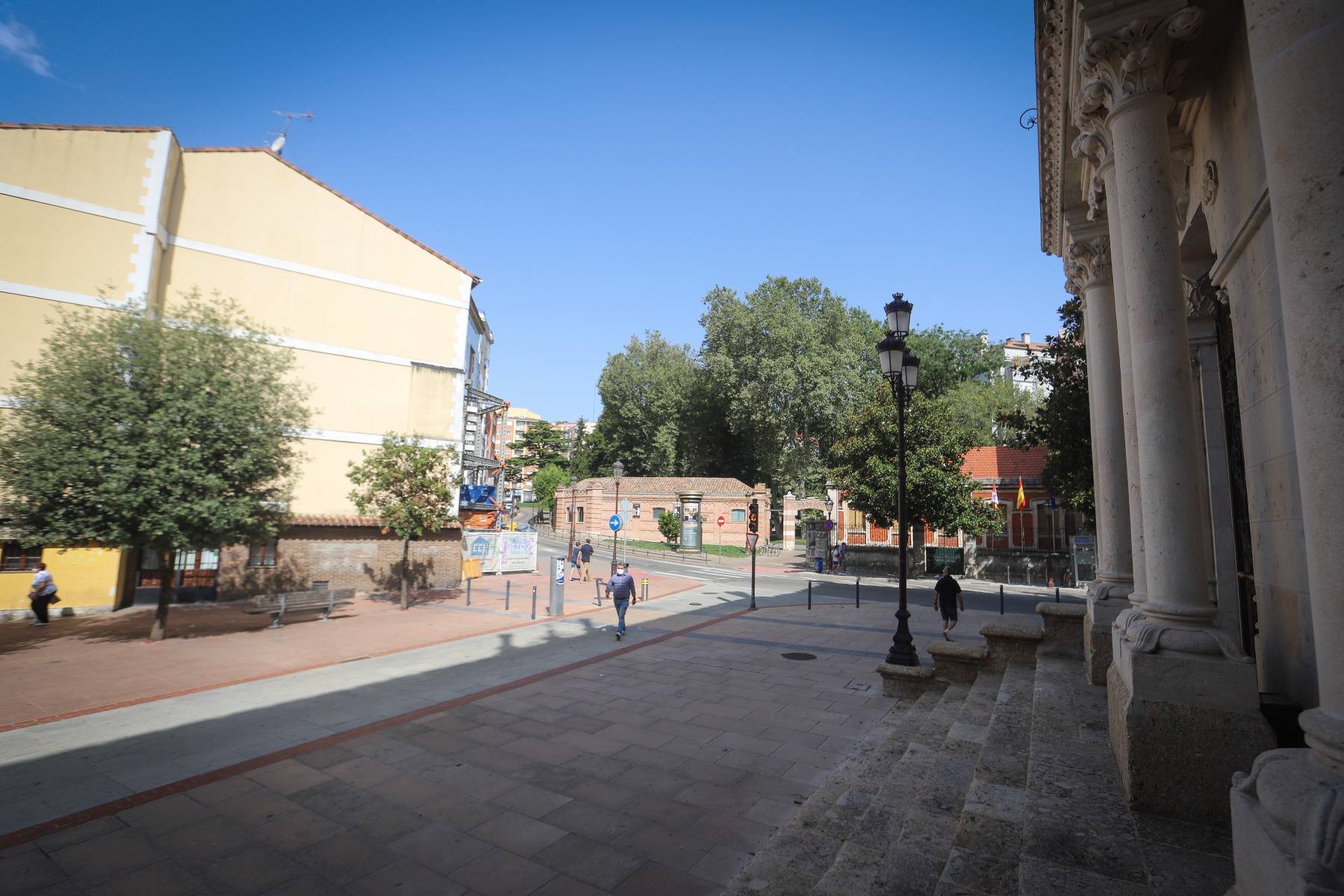La antigua Puerta Margarita se situaba junto al desaparecido Palacio de las Cuatro Torres, junto al actual Palacio de Capitanía.