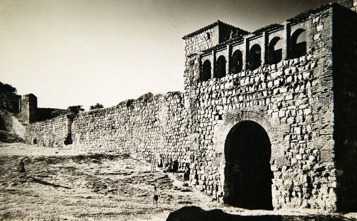 El arco de San Esteban y el lienzo de la muralla que asciende hasta el Castillo es una de las zonas mejor conservadas, pero durante muchos años estuvo prácticamente abandonado.