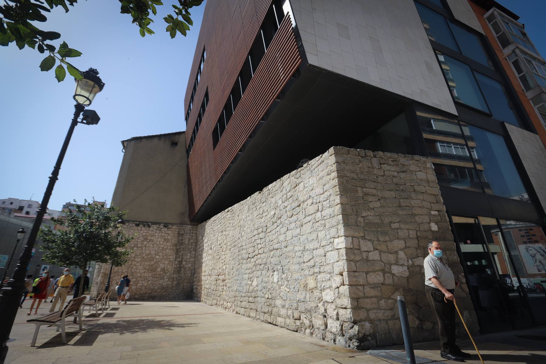 Casi la mitad de las antiguas murallas de la ciudad siguen en pie. 