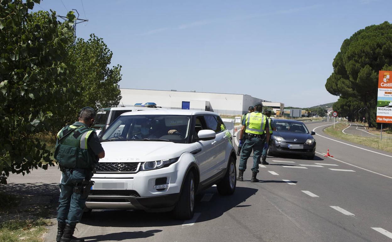 Los controles de acceso por parte de la Guardia Civil a los dos vallisoletanos comenzaron sobre las 11.30 horas de este domingo.