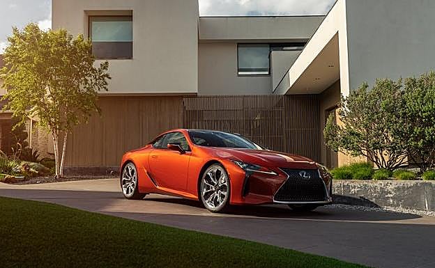 Lexus experimenta con los colores artesanales en el LC 500h