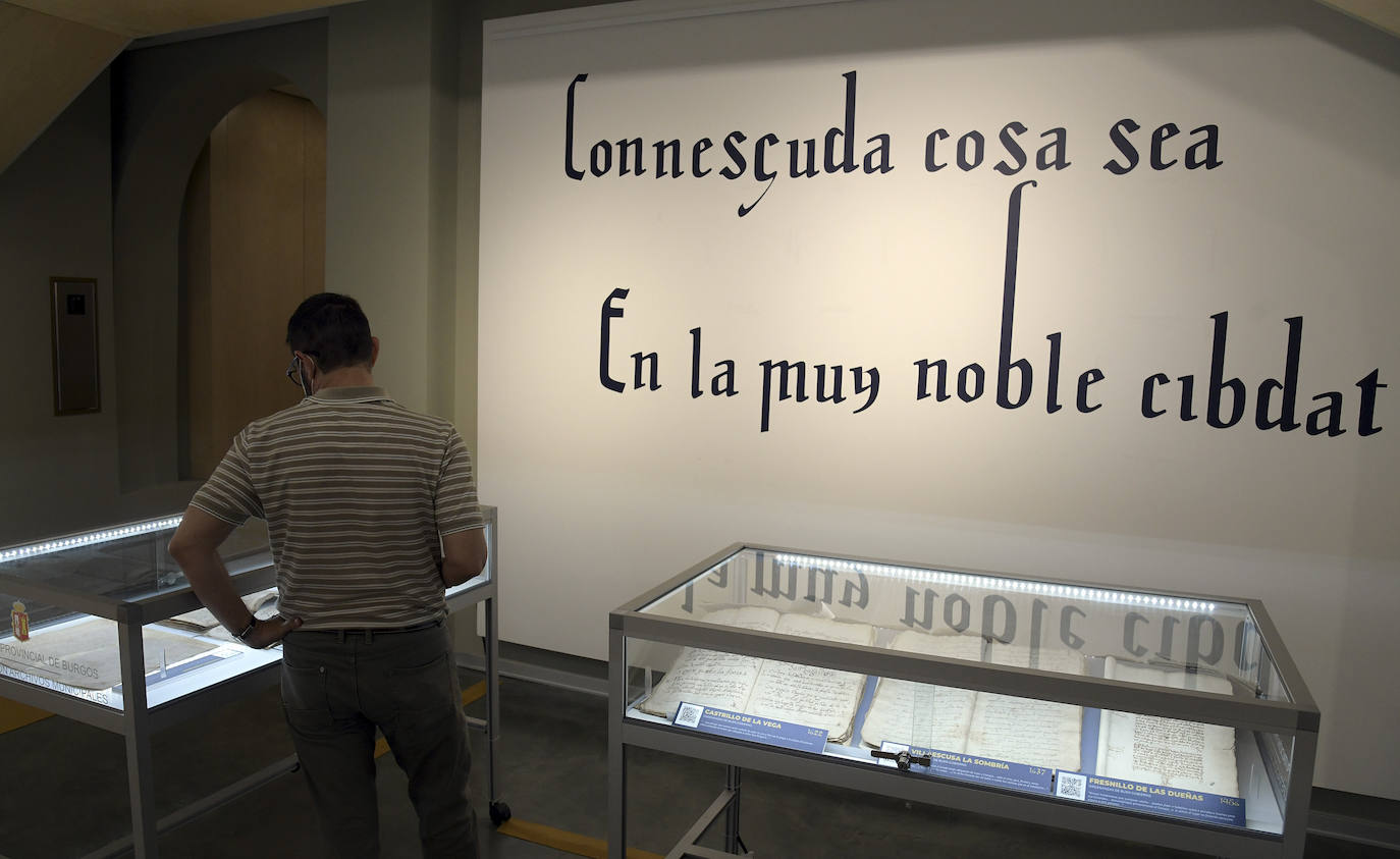 El Consulado del Mar acoge hasta el 23 de agosto la exposición 'Cuando la costumbre se hace norma' que reúne el patrimonio documental de 47 entidades locales.