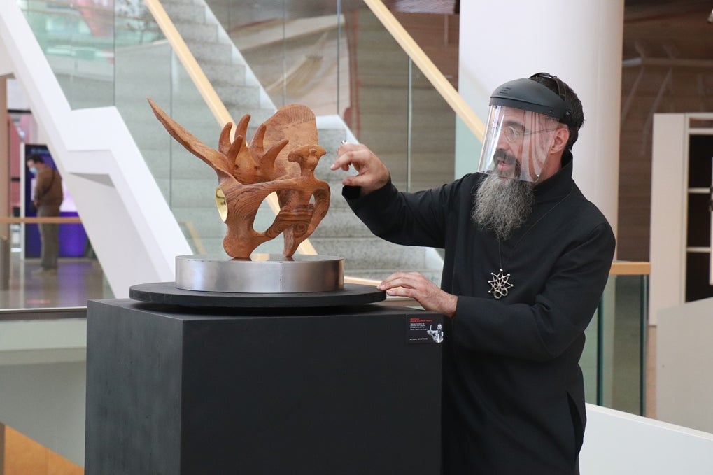 Las piezas artísticas se podrán ver durante el mes de agosto en las distintas plantas de la exposición permanente del Museo. Esta exposición supone un viaje artístico en toda su dimensión formal, estética, sensitiva y cognitiva.