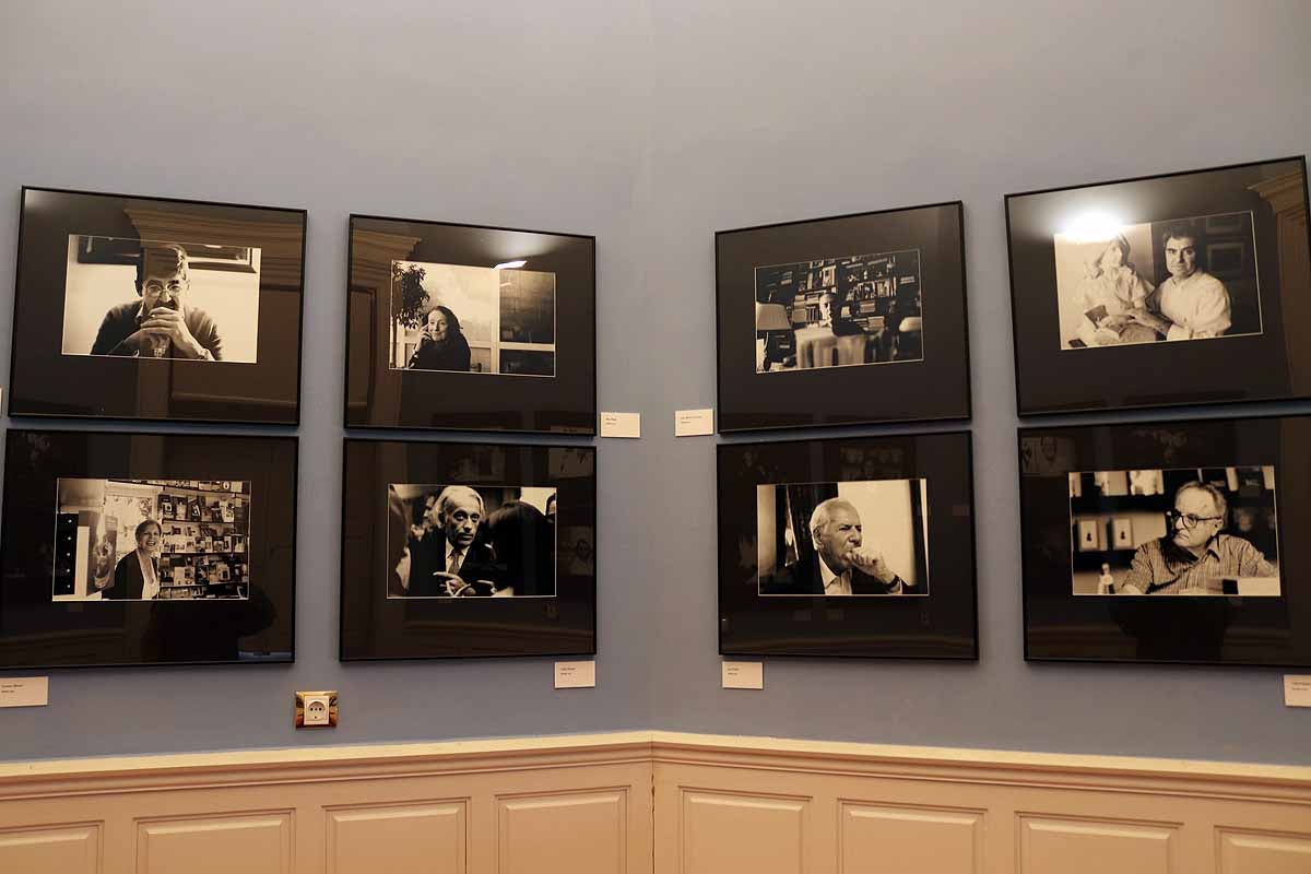 La muestra se puede visitar en el Palacio de la Isla de Burgos hasta el 30 de octubre | Se compone de 56 retratos literarios realizados en blanco y negro.