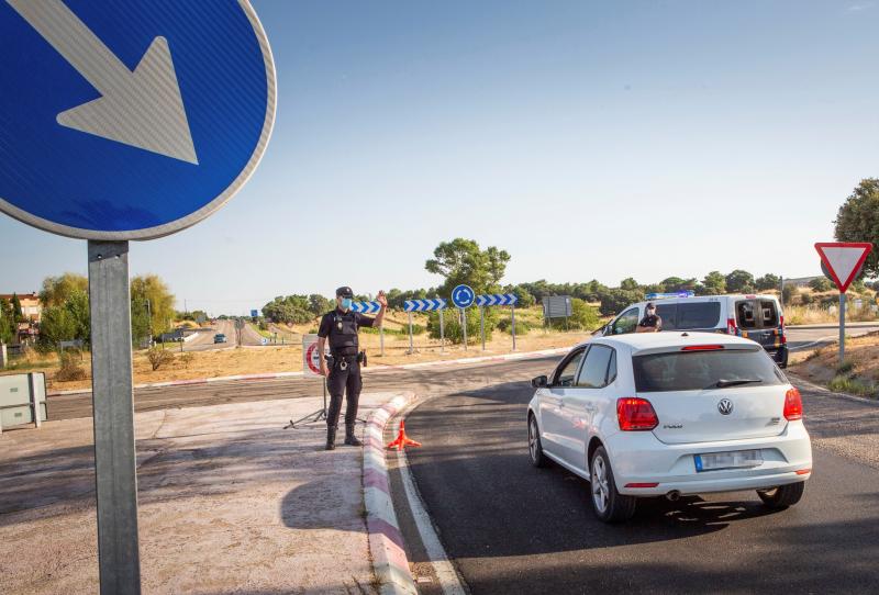 Fotos: La Policía Nacional controla las entradas y salidas de Aranda