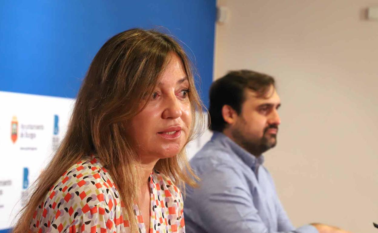 La portavoz del PP, Carolina Blasco, acompañada del concejal Jorge Berzosa. 