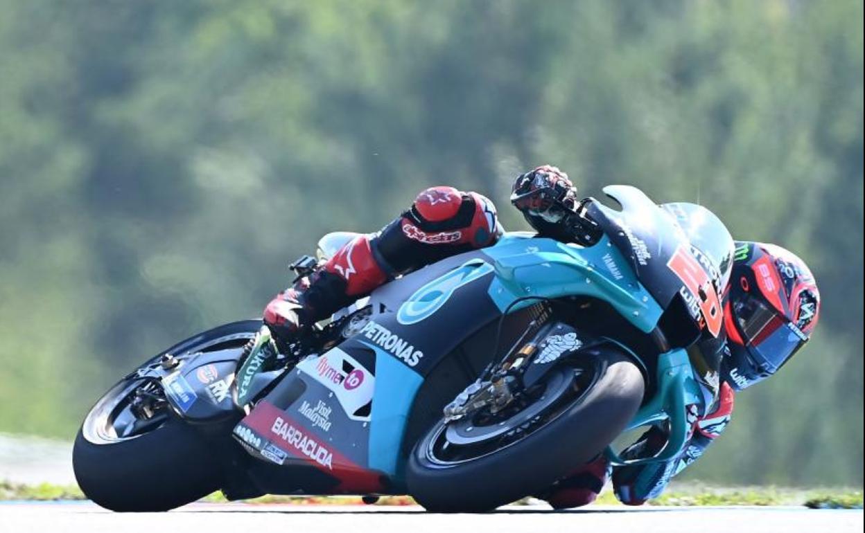 Fabio Quartararo, rodando con su Yamaha por el trazado de Brno. 