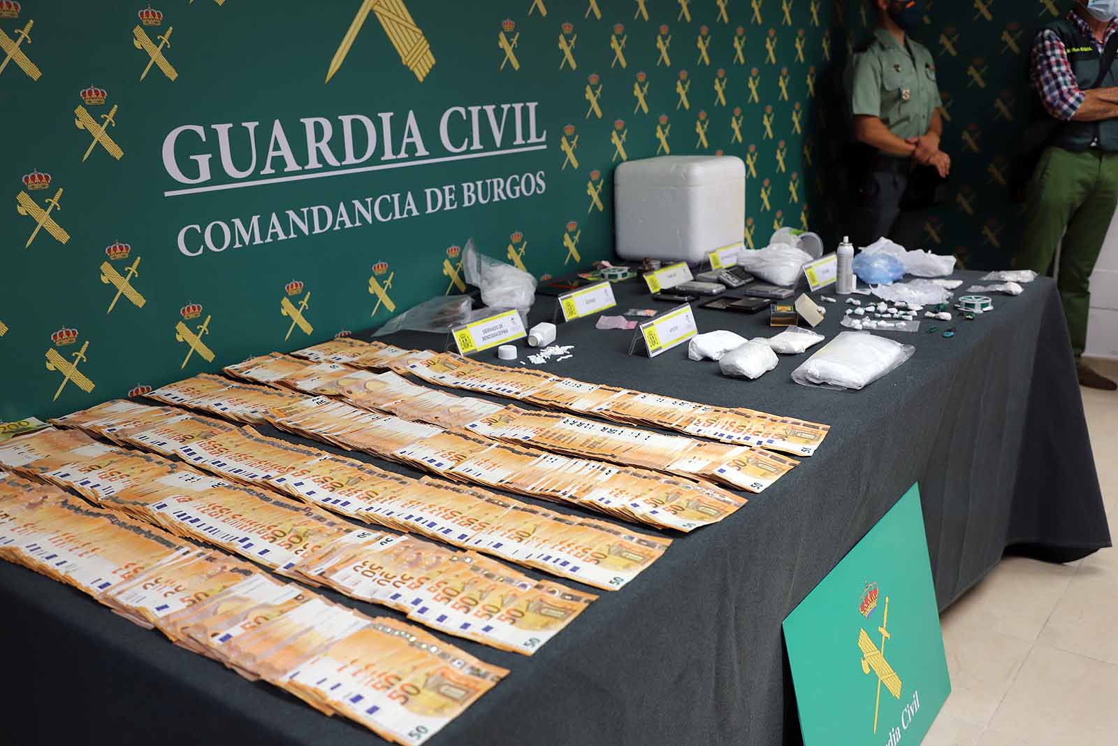 Fotos: La Guardia Civil desarticula un grupo dedicado a la venta y distribución de estupefacientes en la comarca de Pinares