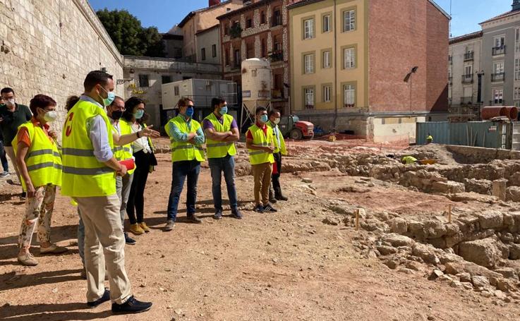 Daniel de la Rosa visita las obras de remodelación de Las Llanas