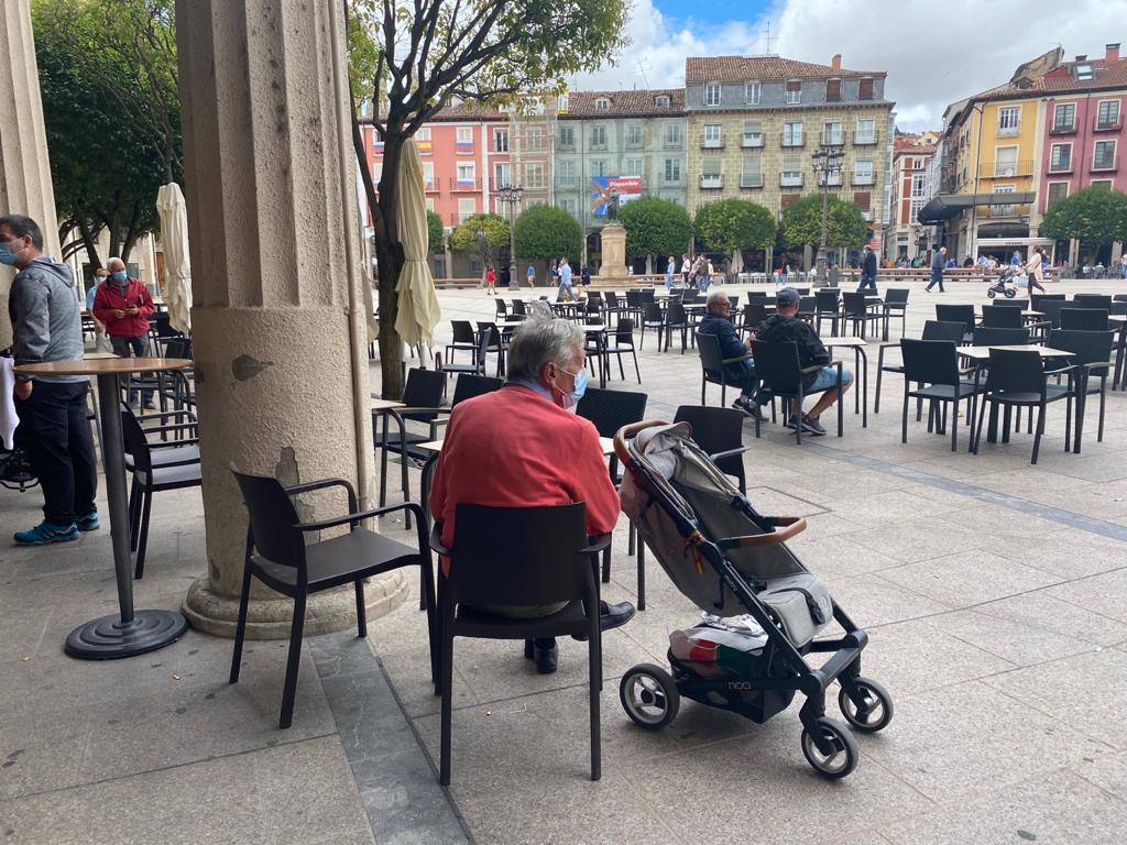 Fotos: Primer día de prohibición de fumar sin distancia de seguridad en Burgos