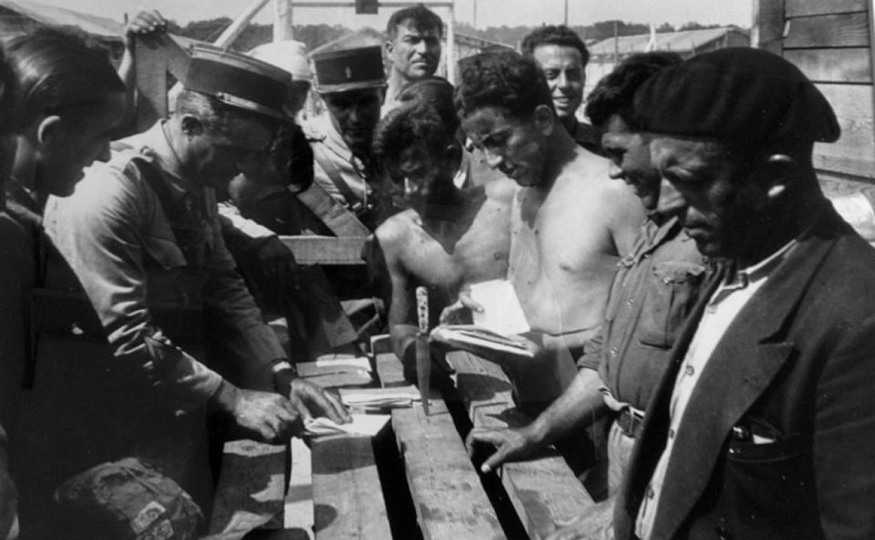 Imágenes tomadas por Agustí Centelles en el campo de Bram.