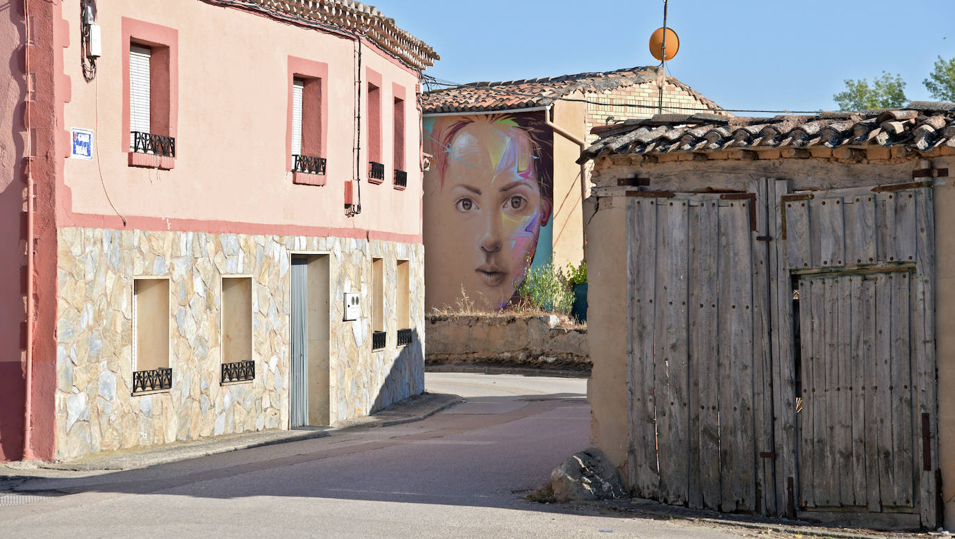 Fotos: Villangómez continúa ampliando su Ruta de los Murales