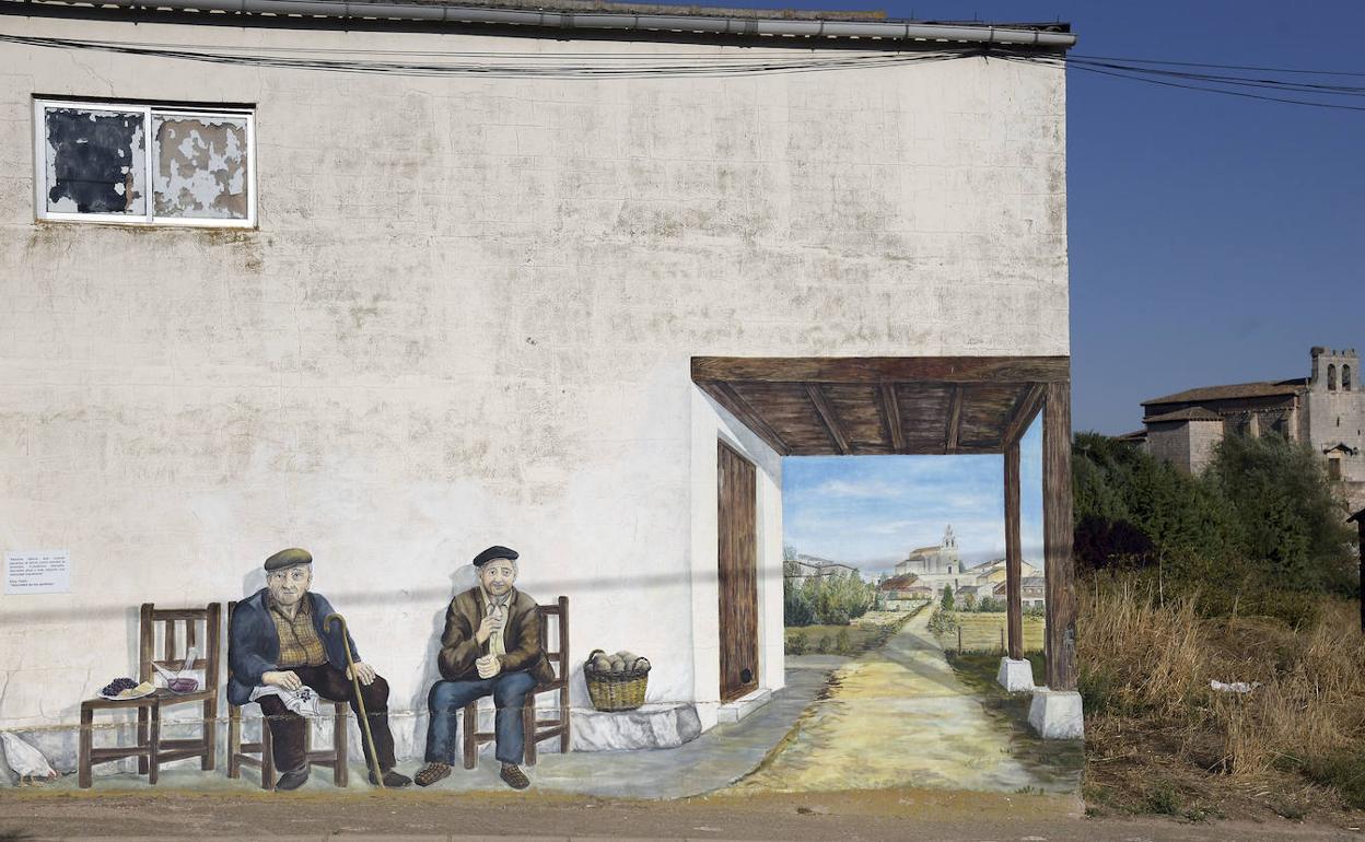 Los murales de Villangómez se han convertido en un reclamo turístico y cultural.