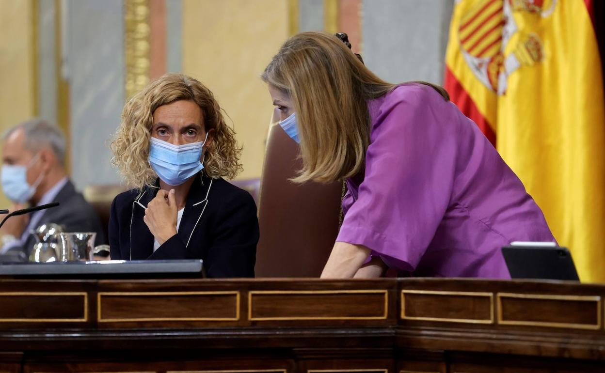 La presidenta del Congreso de los Diputados, Meritxell Batet, no se quita la mascarilla para durante la sesión de este martes. 