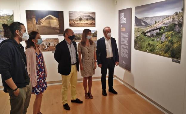 Imagen principal - La exposición fotográfica del Geoparque Las Loras recala en Aranda de Duero