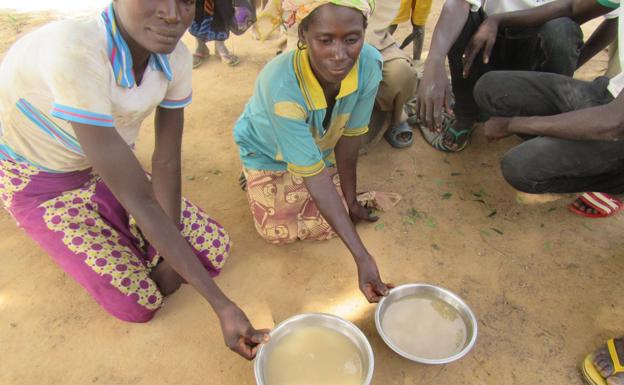 Imagen principal - El agua potable llega a Burkina Faso de la mano de los rotarios de Burgos y Valladolid