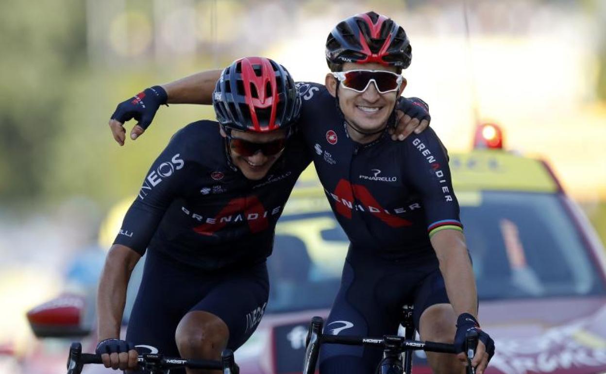 Kwiatkowski y Carapaz se dan un homenaje en nombre de Ineos