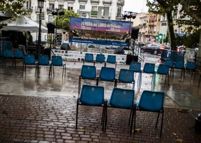 Imagen secundaria 1 - Dos vecinos en una terraza. Feria del Libro de Vallecas. Unos columpios.