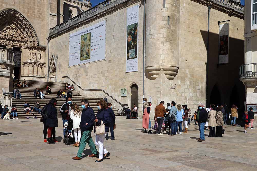 Fotos: El sol ha animado a los burgaleses a salir a la calle el primer domingo del otoño