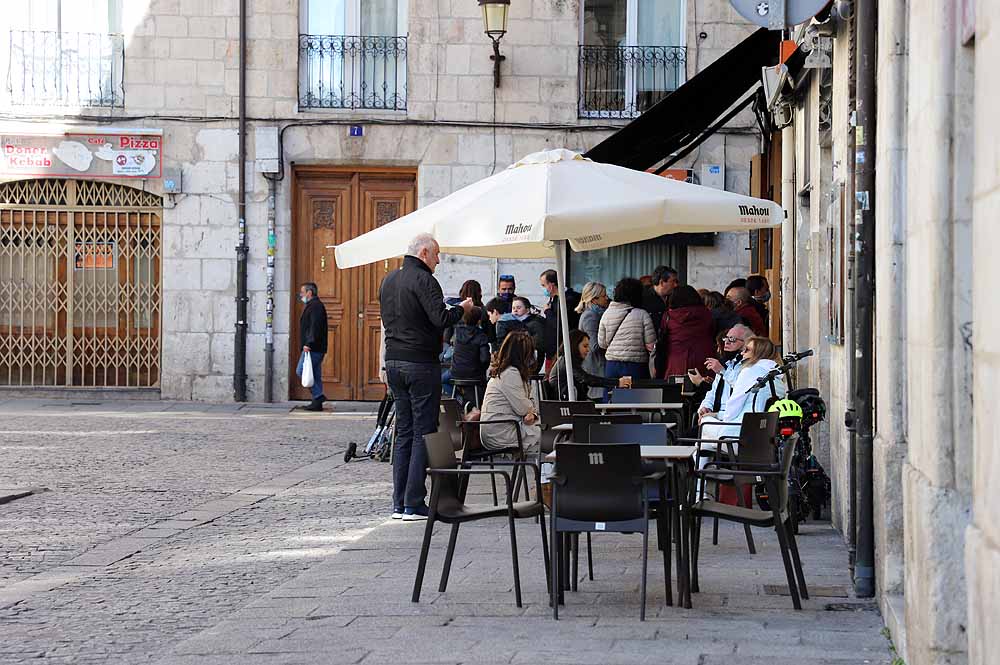 Fotos: El sol ha animado a los burgaleses a salir a la calle el primer domingo del otoño