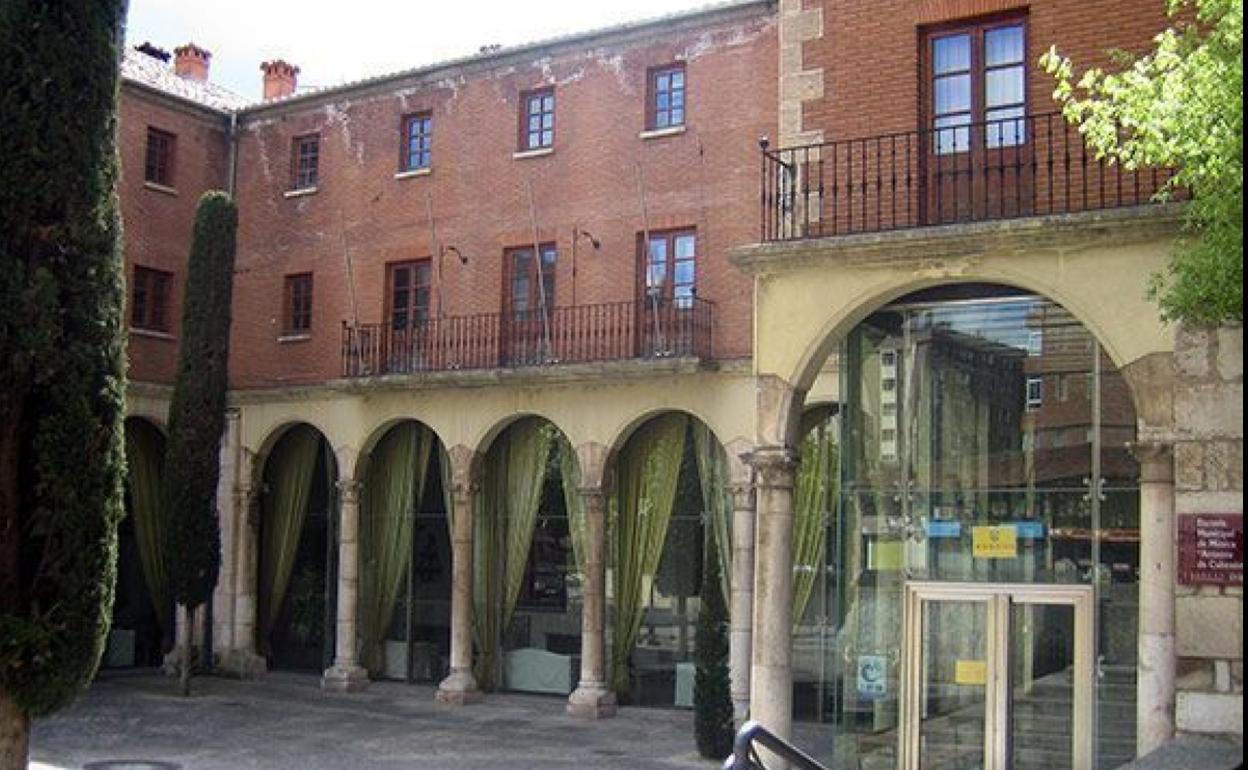 El antiguo convento de las Bernardas es una de las dos sedes de la Escuela Municipal. 