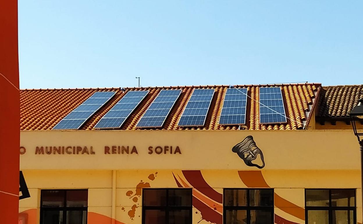 Placas solares en el Teatro Reina Sofía. 