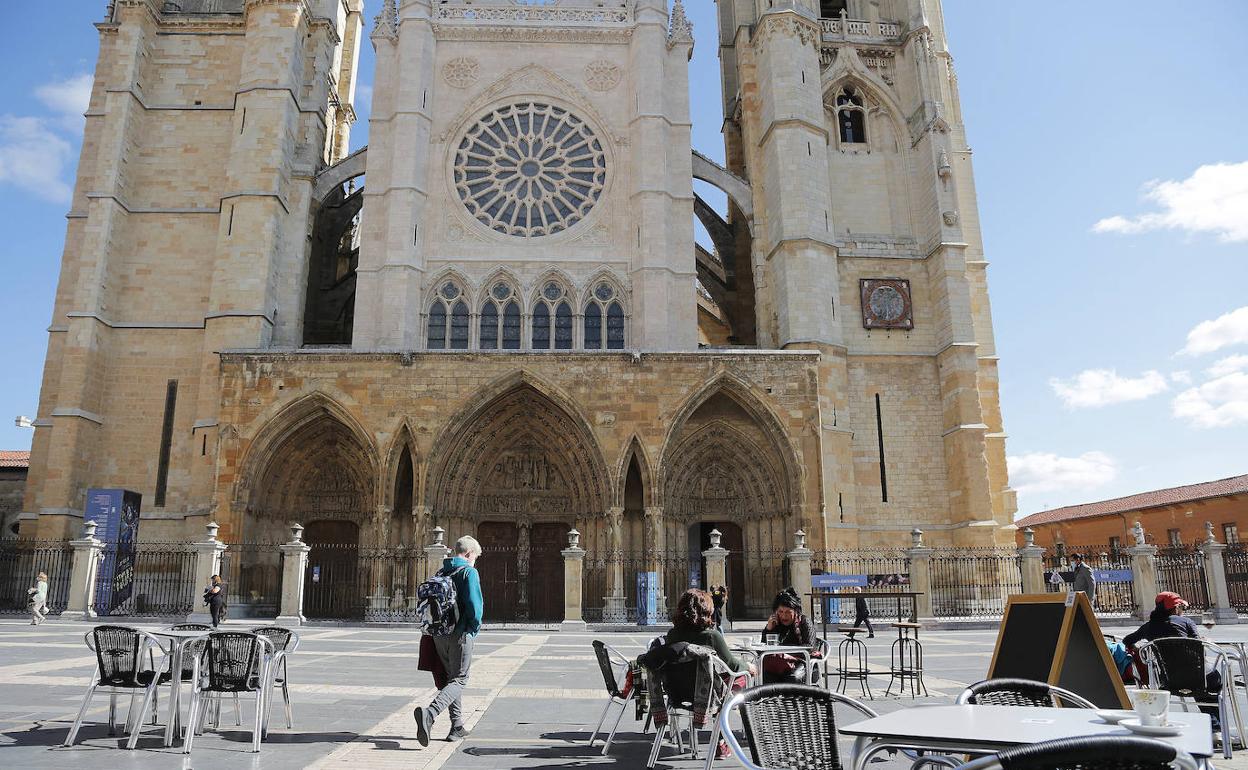 La catedral de León, con pocos turistas. 