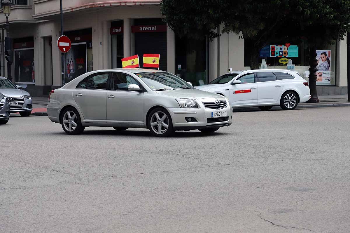 Fotos: Imágenes de la caravana de Vox en Burgos